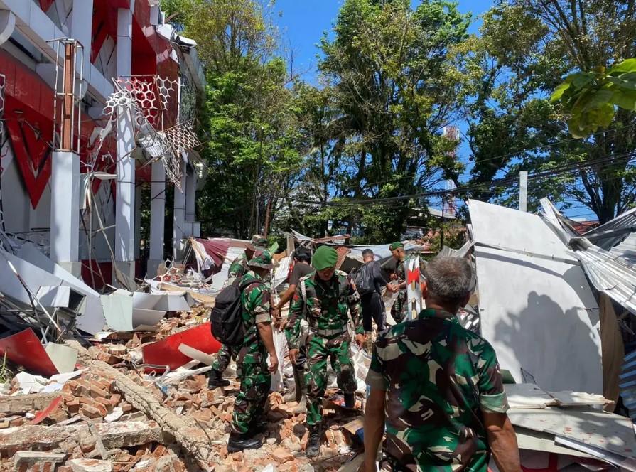 TNI Kerahkan 1.267 Personel Tangani Gempa Flores, Pemerintah Perkuat Evakuasi hingga Bantuan Logistik